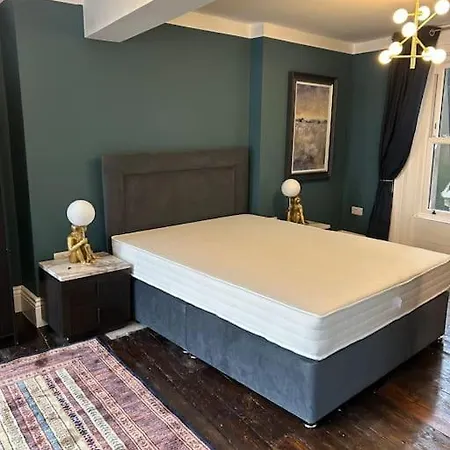 Patrick Street Townhouse شقة *